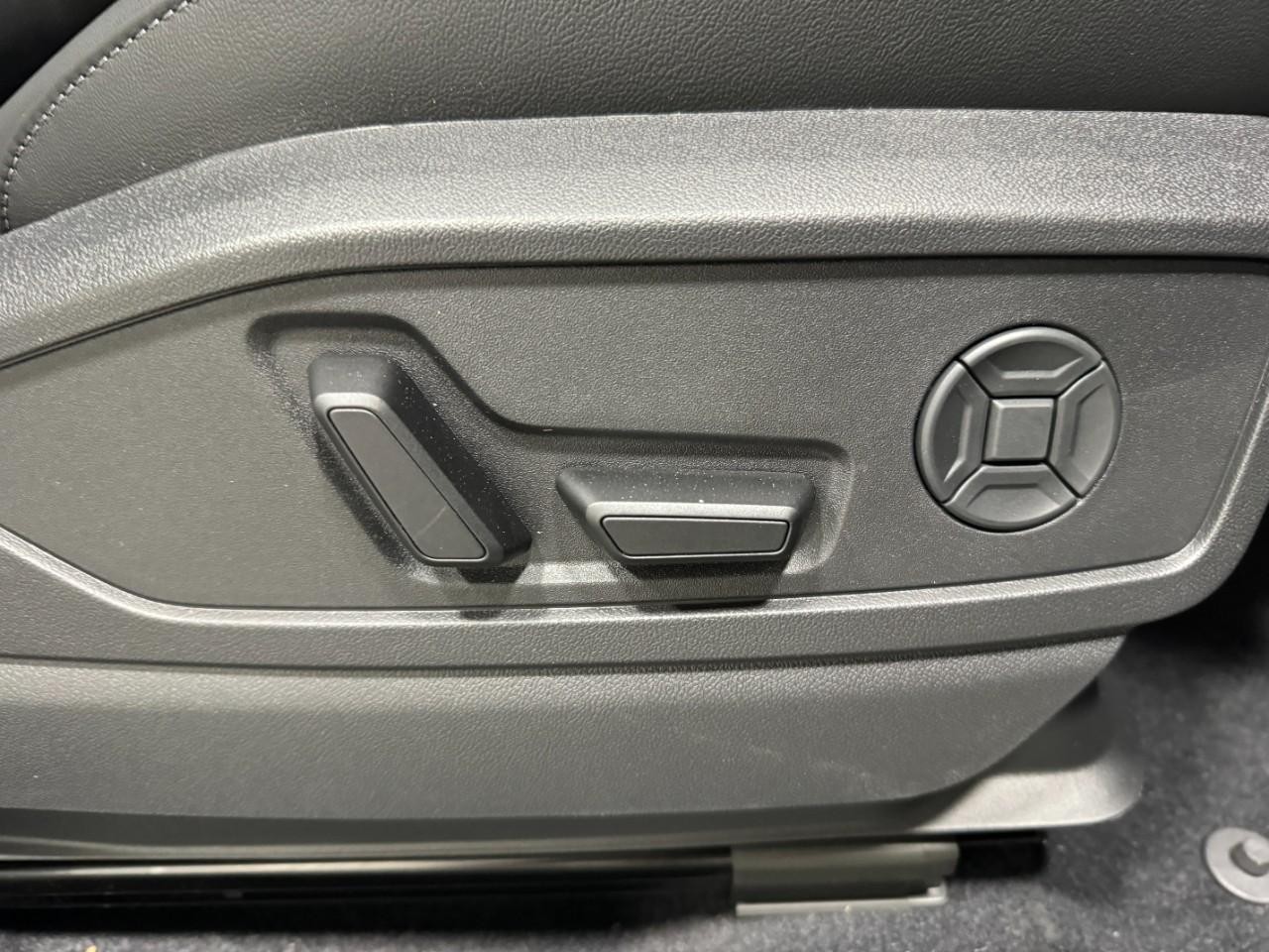 Audi Q5 Vehicle Full-screen Gallery Image 21