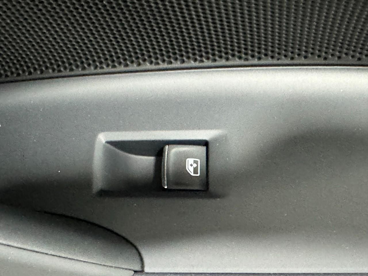 Audi Q5 Vehicle Full-screen Gallery Image 23