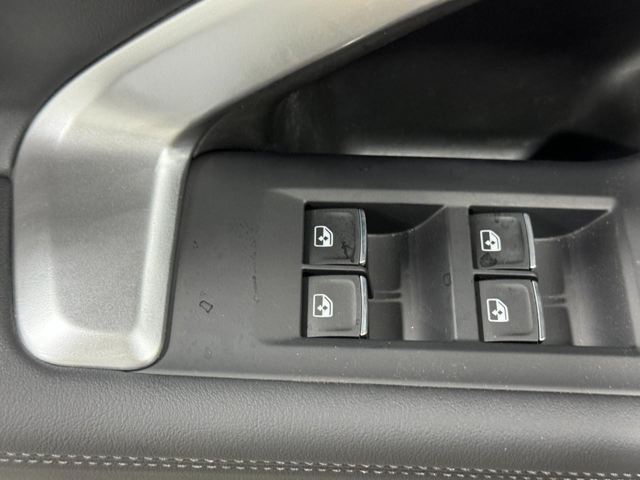 Audi Q5 Vehicle Full-screen Gallery Image 25