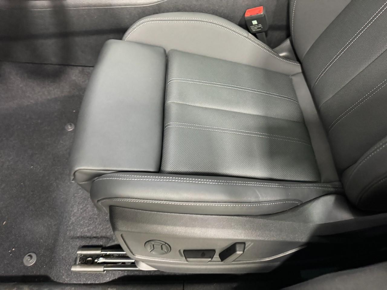 Audi Q5 Vehicle Full-screen Gallery Image 29