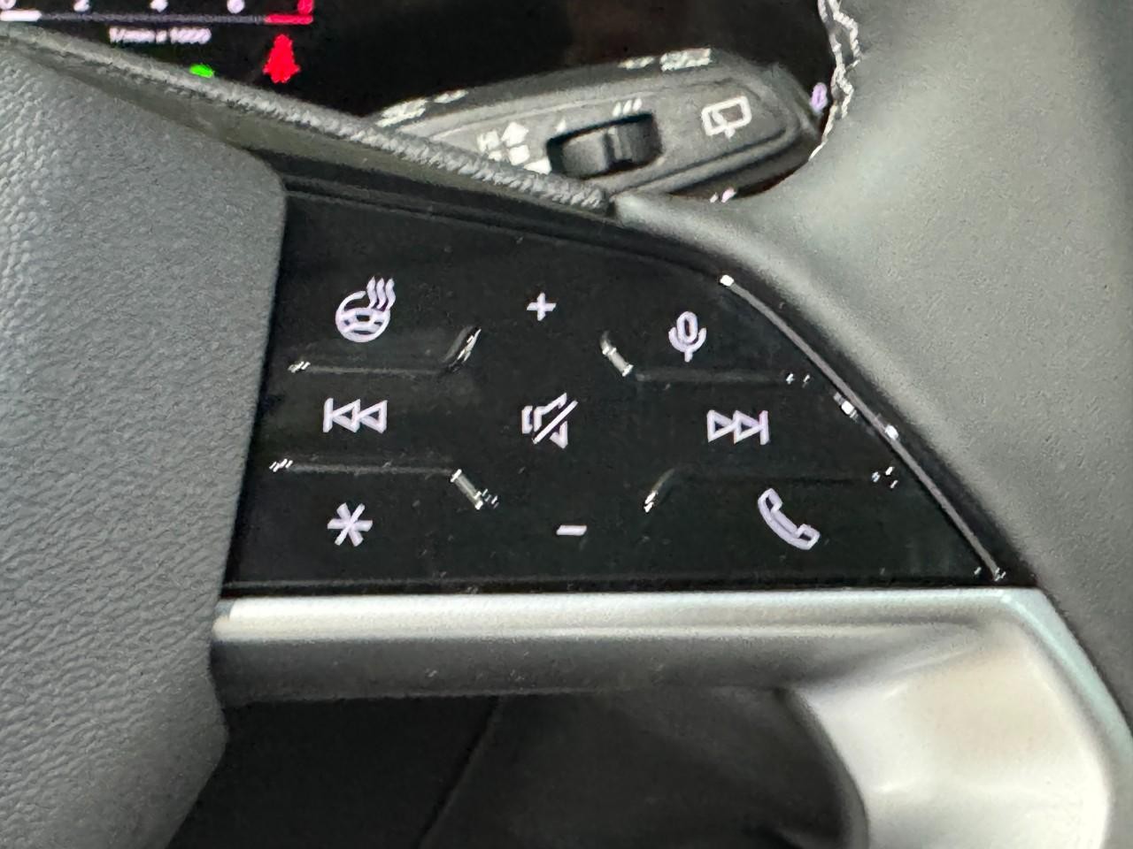 Audi Q5 Vehicle Full-screen Gallery Image 32