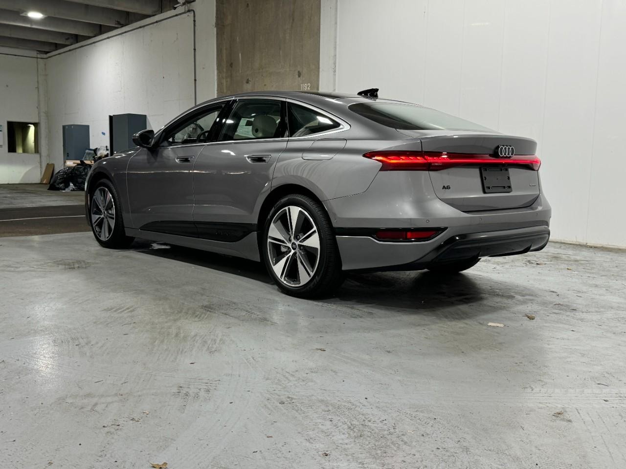 Audi A6 e-tron Vehicle Full-screen Gallery Image 3