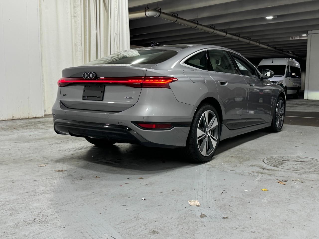 Audi A6 e-tron Vehicle Full-screen Gallery Image 4