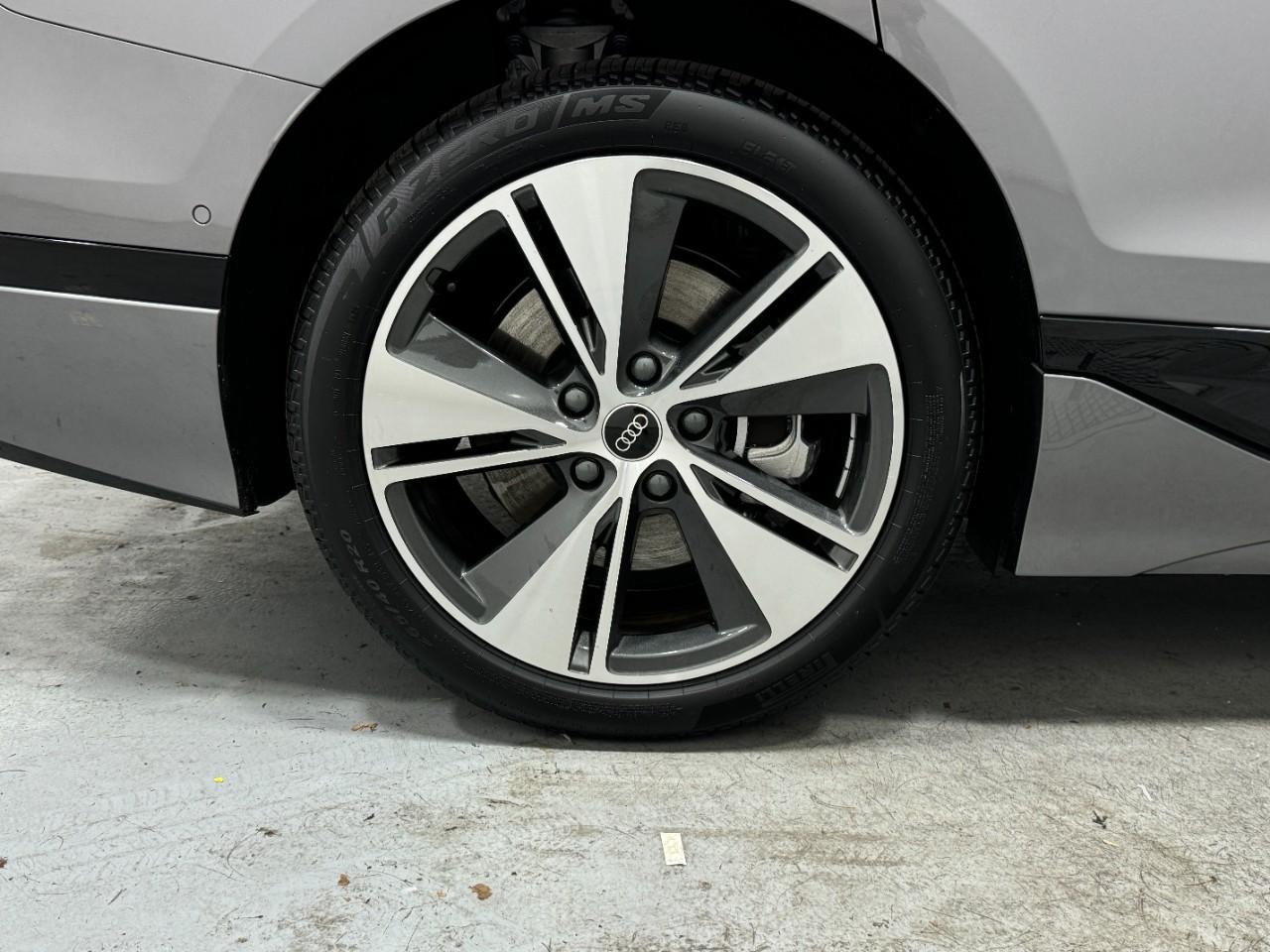 Audi A6 e-tron Vehicle Full-screen Gallery Image 5