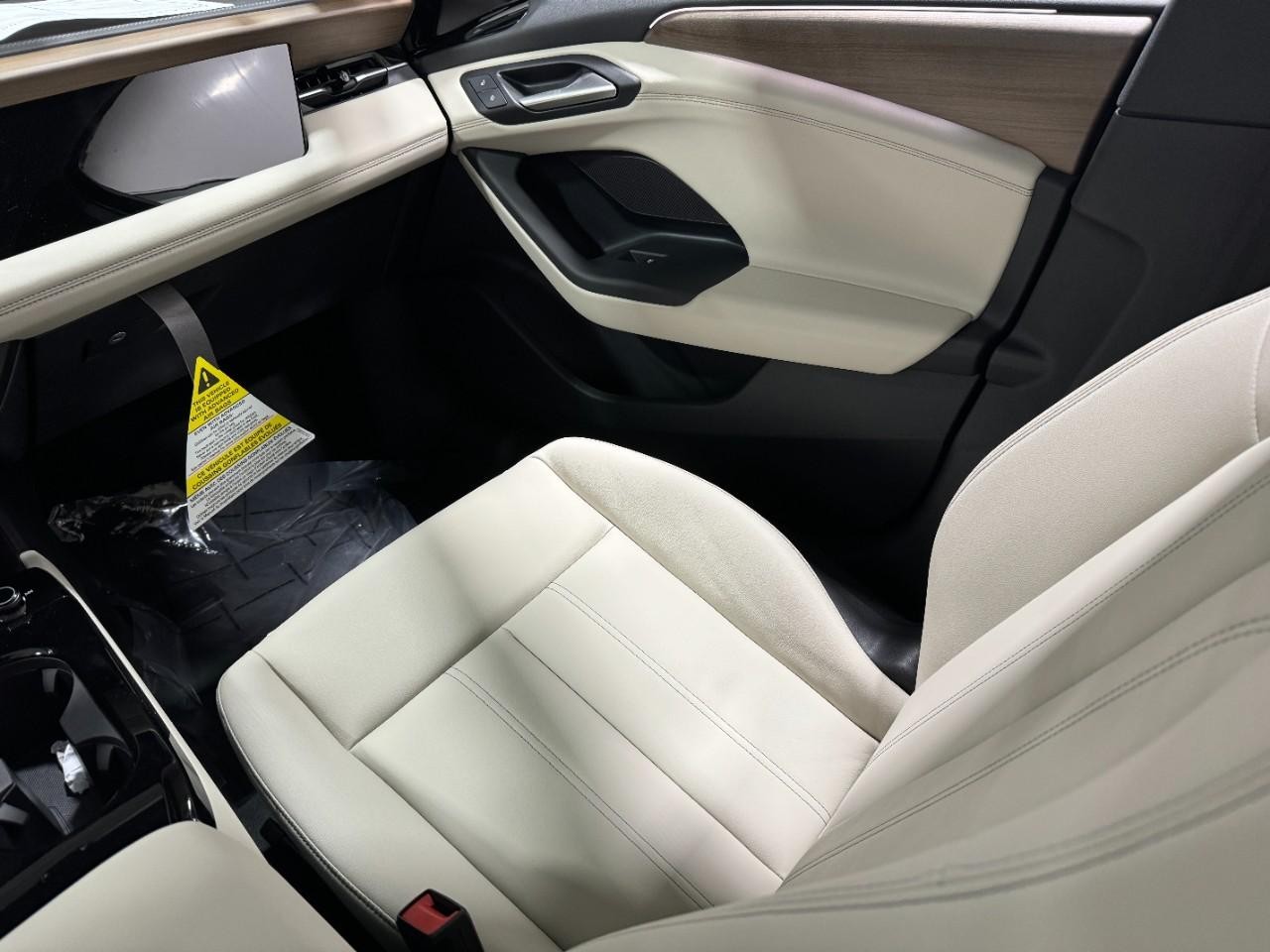 Audi A6 e-tron Vehicle Full-screen Gallery Image 18