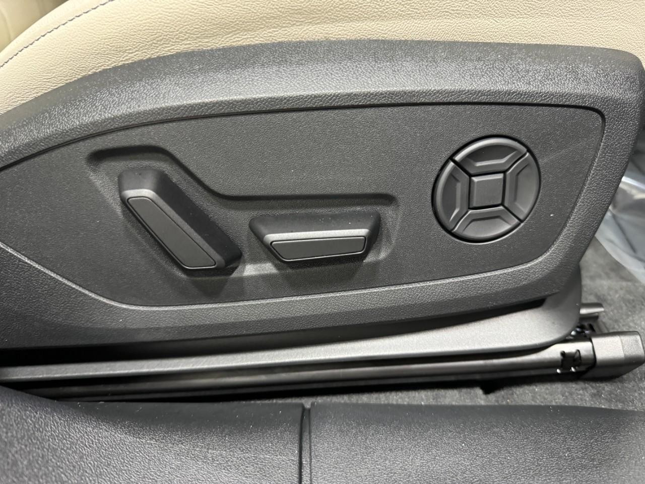 Audi A6 e-tron Vehicle Full-screen Gallery Image 21