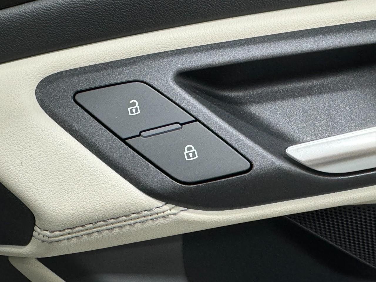 Audi A6 e-tron Vehicle Full-screen Gallery Image 22