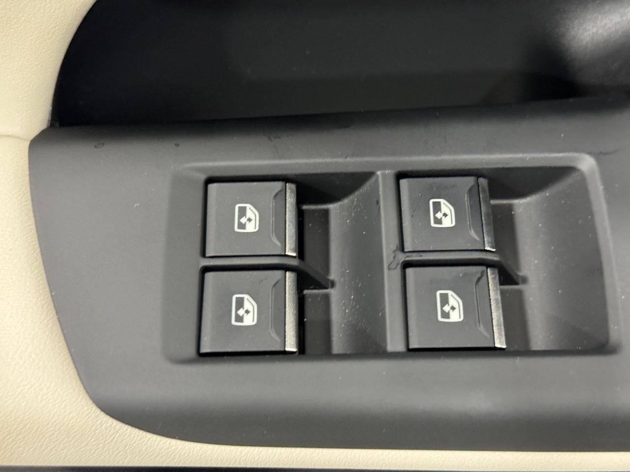 Audi A6 e-tron Vehicle Full-screen Gallery Image 24