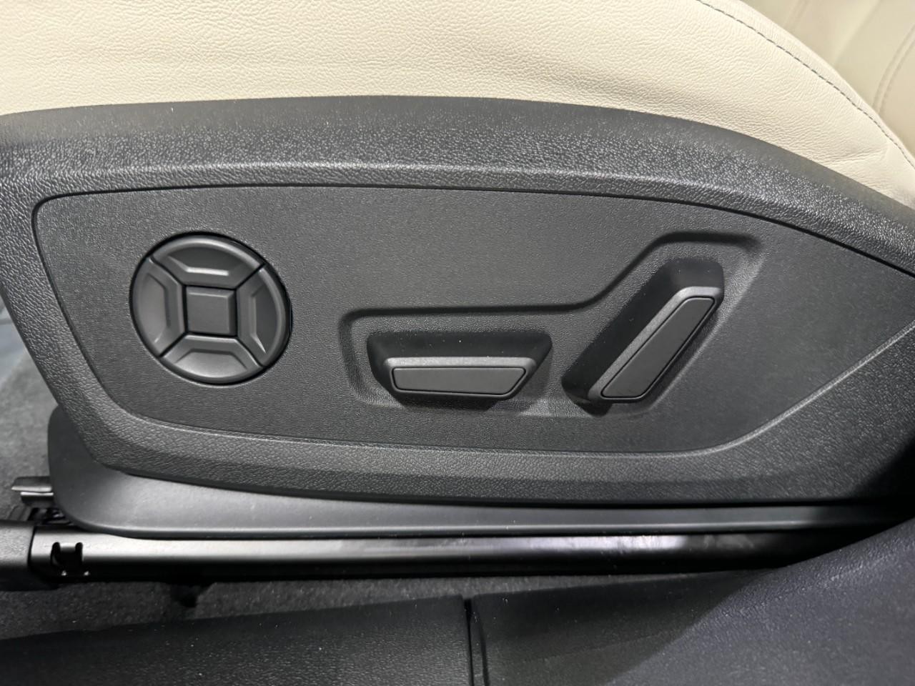 Audi A6 e-tron Vehicle Full-screen Gallery Image 29