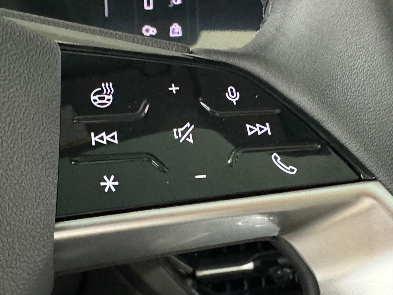 Audi A6 e-tron Vehicle Full-screen Gallery Image 32