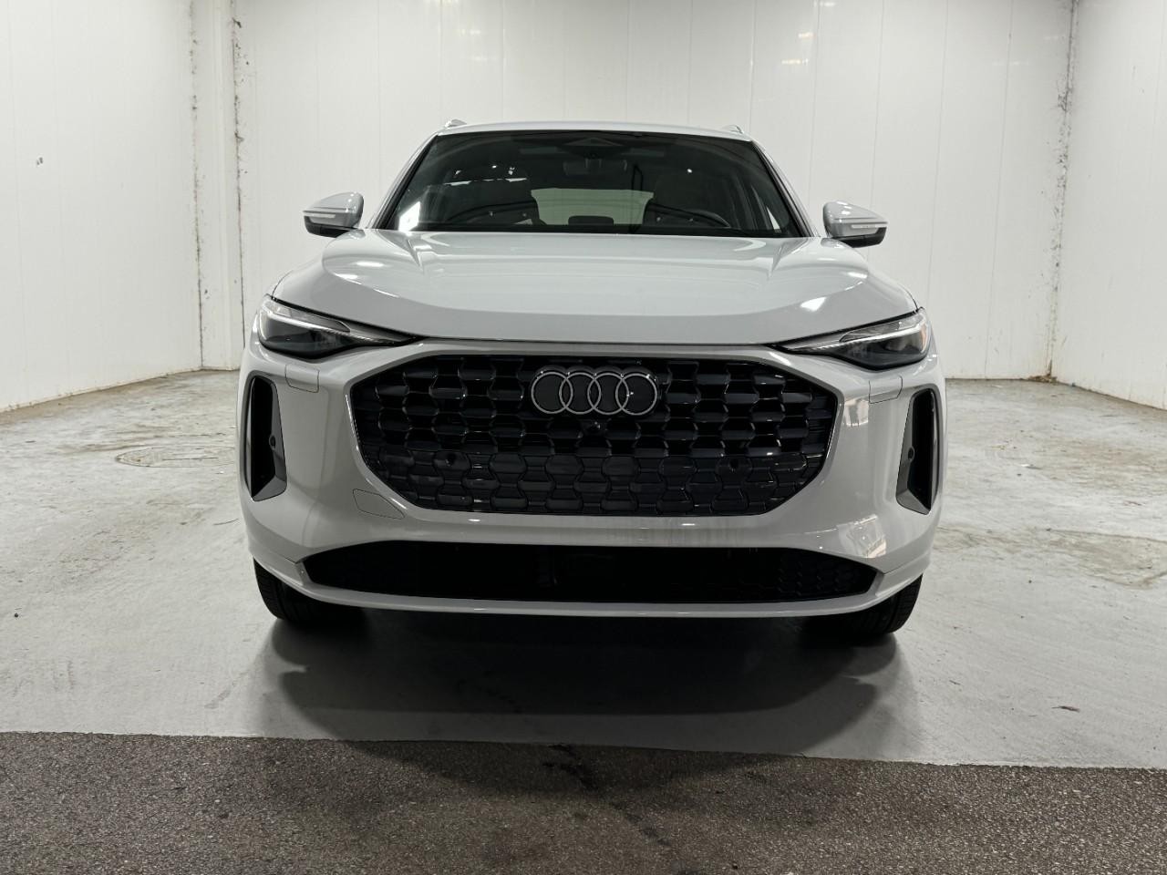 Audi Q5 Vehicle Full-screen Gallery Image 7