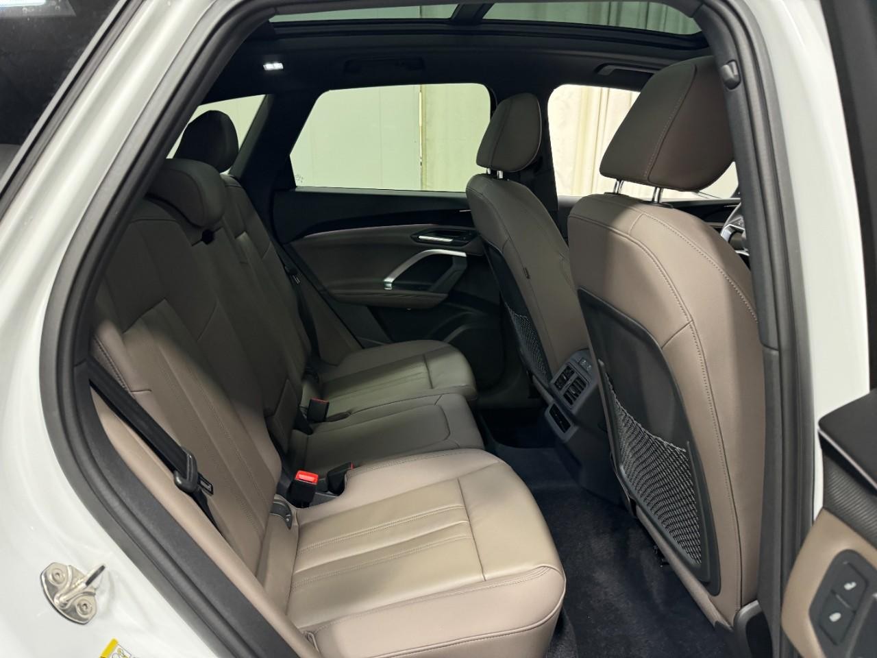 Audi Q5 Vehicle Full-screen Gallery Image 10