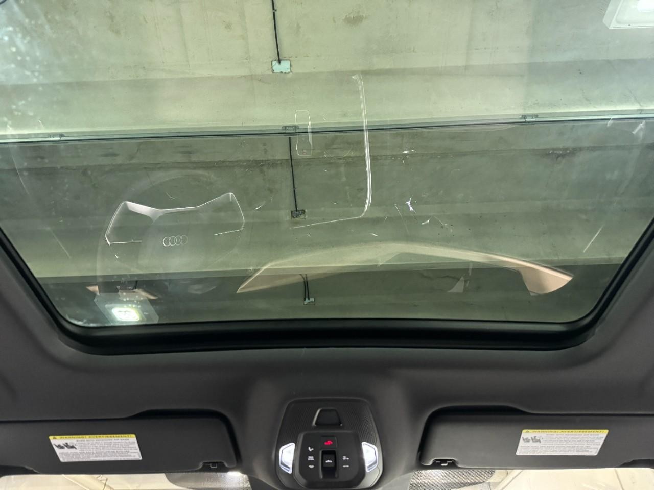 Audi Q5 Vehicle Full-screen Gallery Image 12