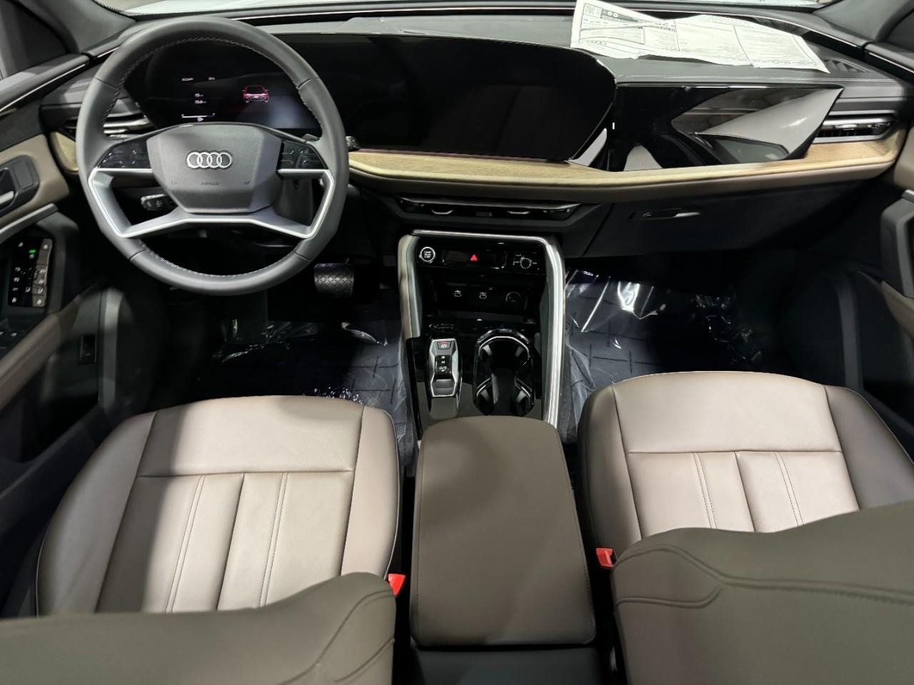 Audi Q5 Vehicle Full-screen Gallery Image 13