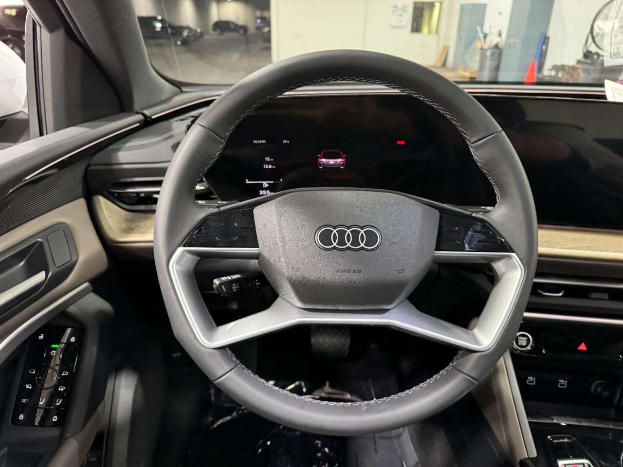 Audi Q5 Vehicle Full-screen Gallery Image 14