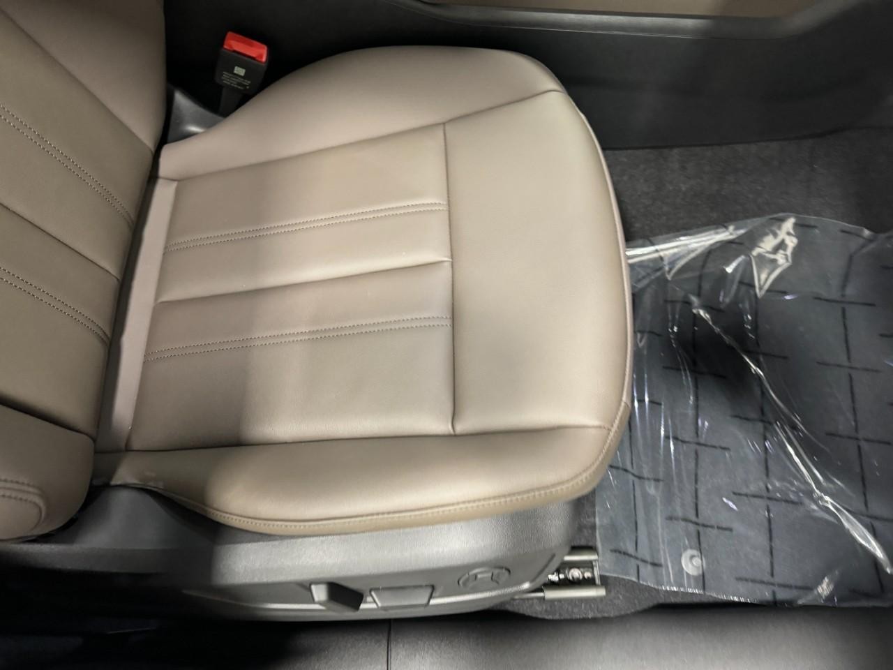 Audi Q5 Vehicle Full-screen Gallery Image 19