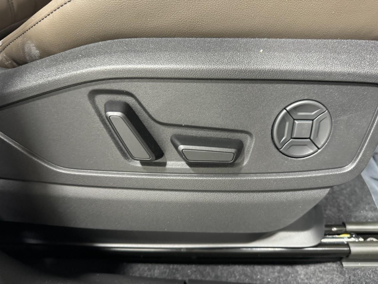 Audi Q5 Vehicle Full-screen Gallery Image 20