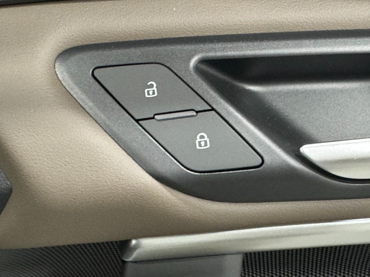 Audi Q5 Vehicle Full-screen Gallery Image 21