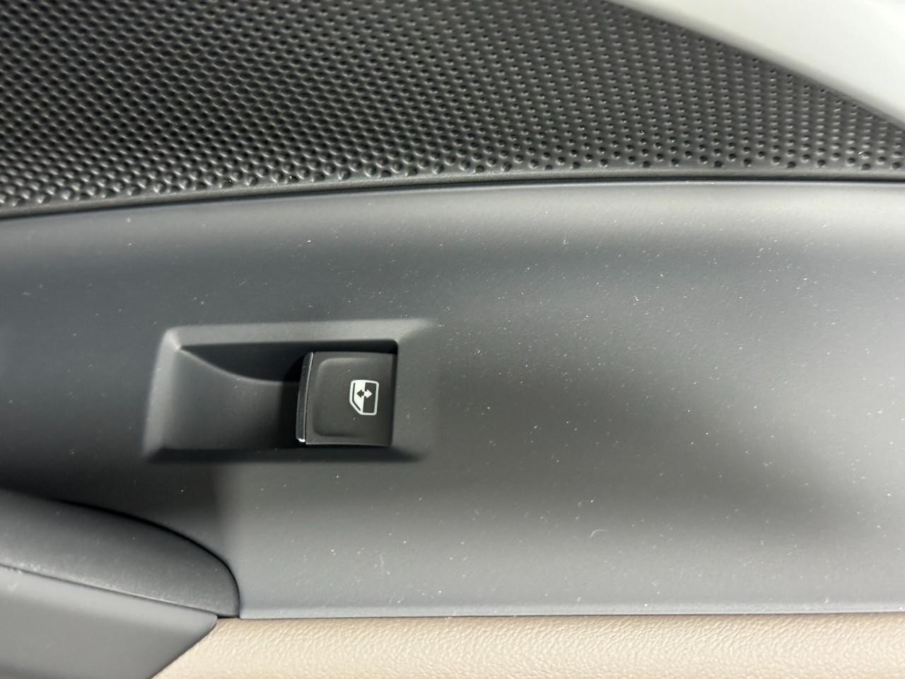 Audi Q5 Vehicle Full-screen Gallery Image 22