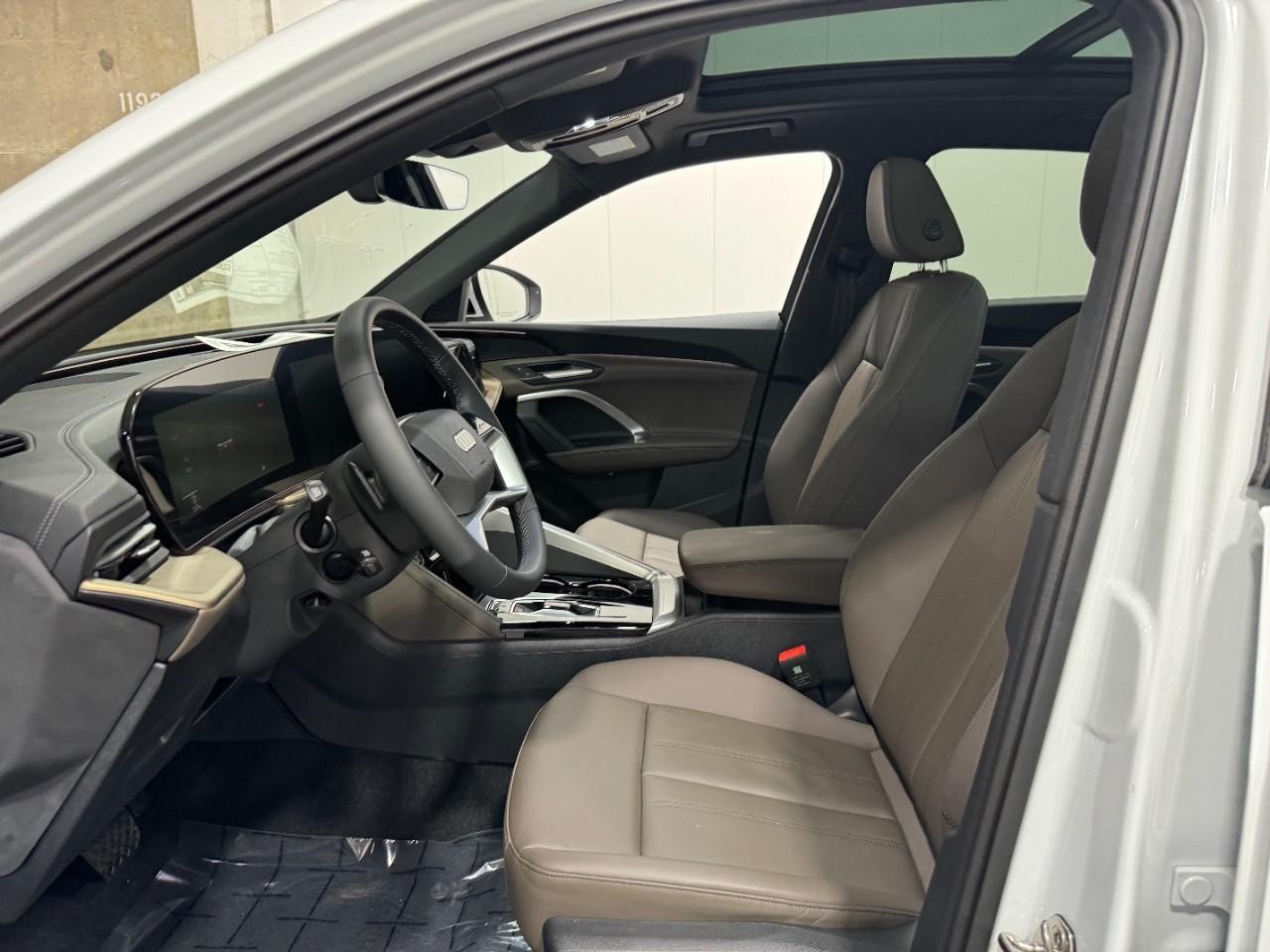 Audi Q5 Vehicle Full-screen Gallery Image 26