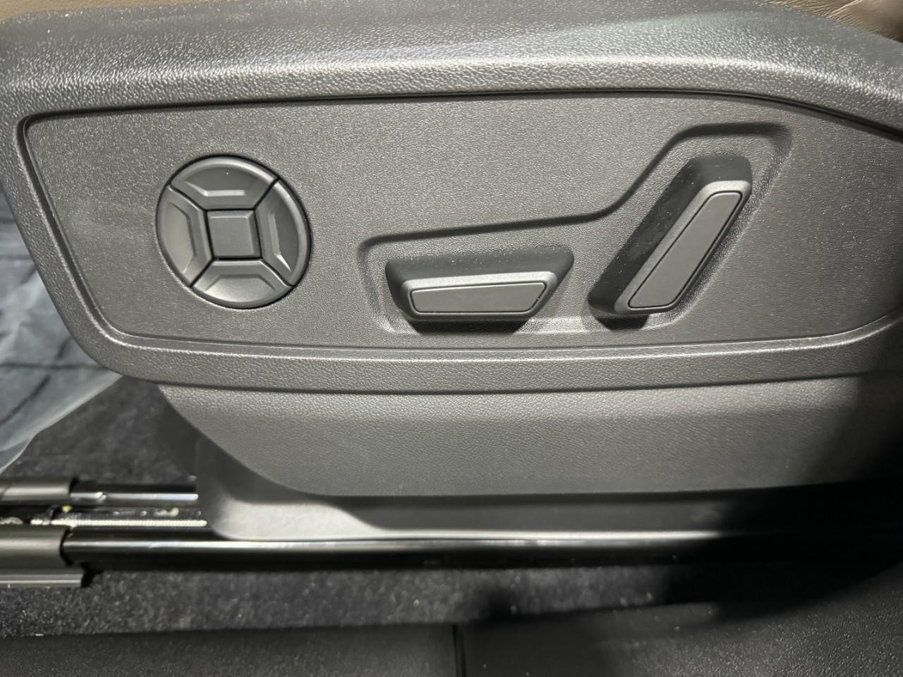 Audi Q5 Vehicle Full-screen Gallery Image 28