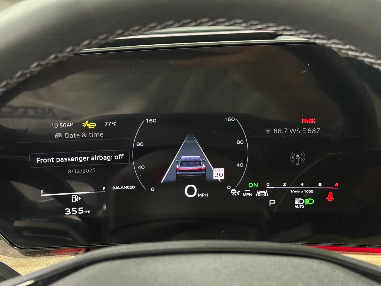 Audi Q5 Vehicle Full-screen Gallery Image 32