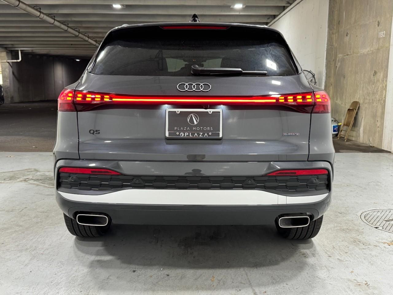 Audi Q5 Vehicle Full-screen Gallery Image 9