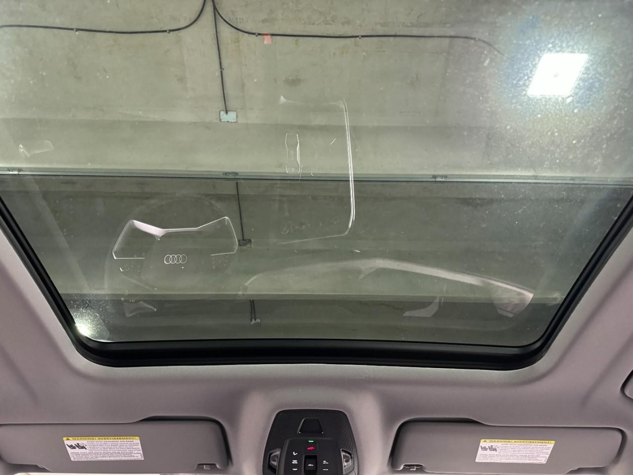 Audi Q5 Vehicle Full-screen Gallery Image 12