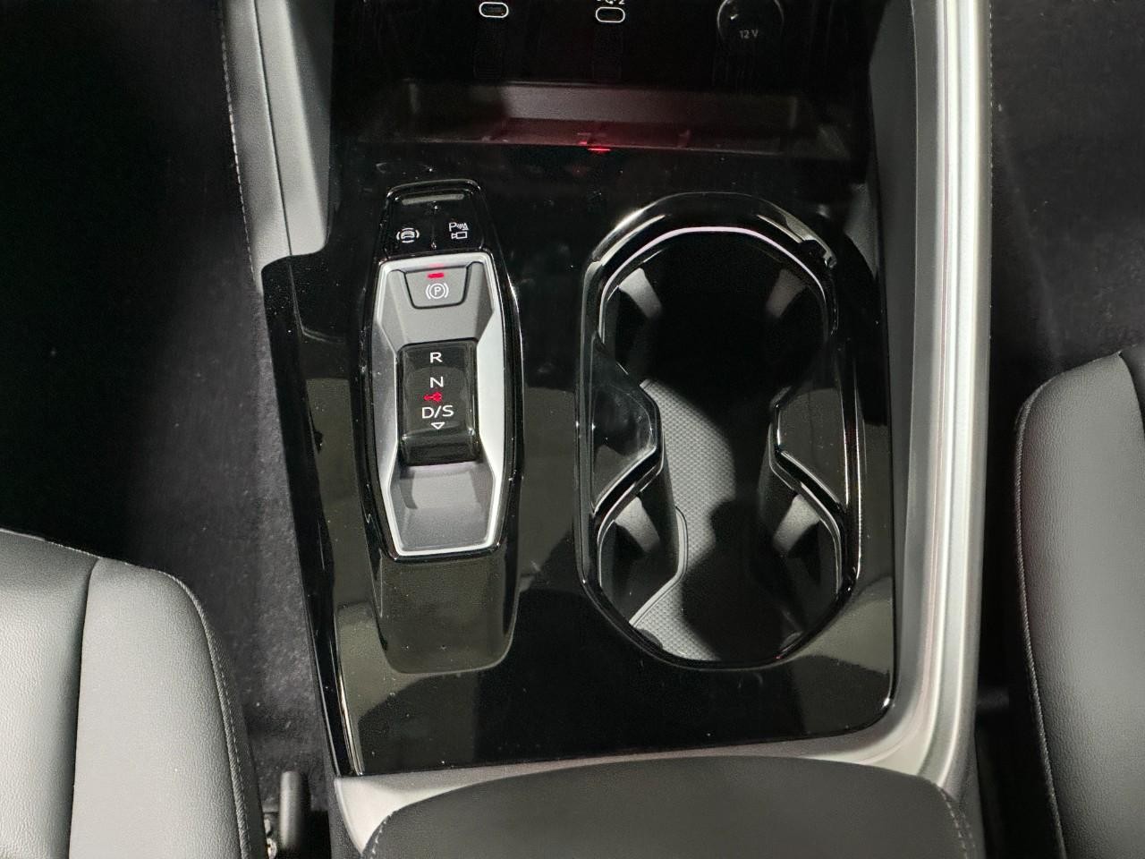 Audi Q5 Vehicle Full-screen Gallery Image 17