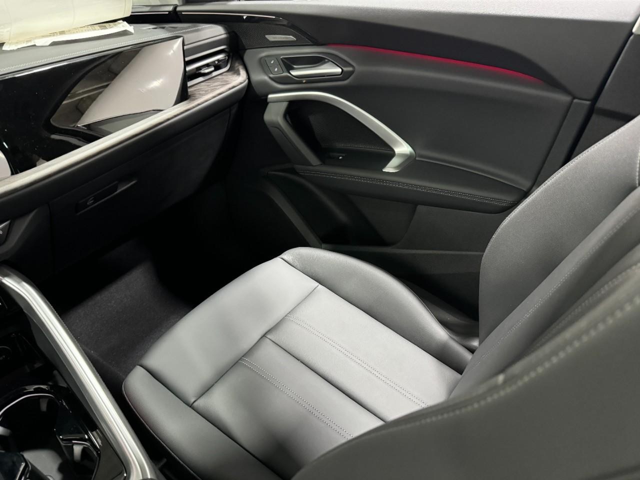 Audi Q5 Vehicle Full-screen Gallery Image 18