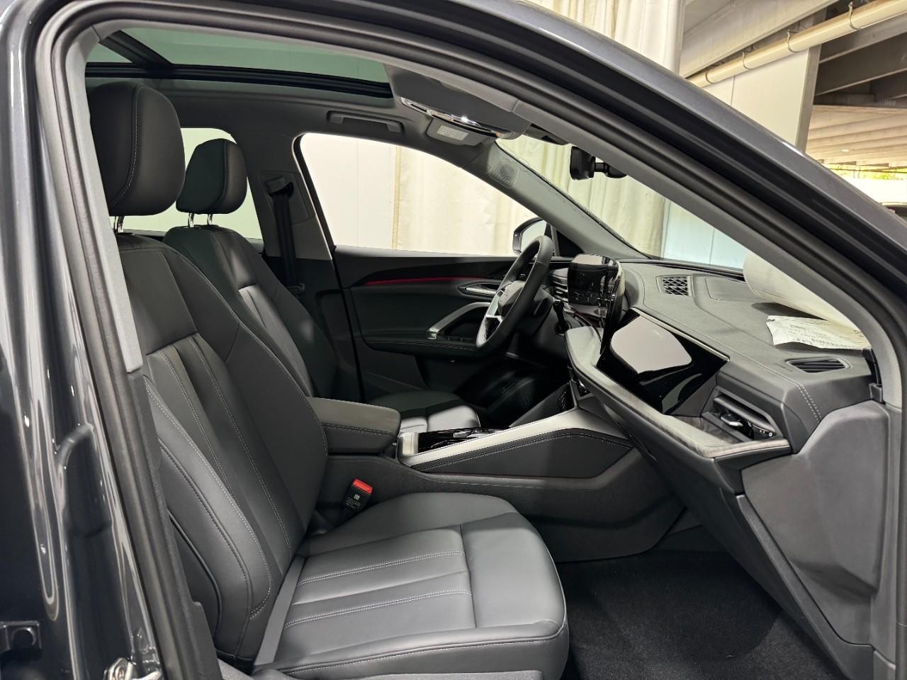 Audi Q5 Vehicle Full-screen Gallery Image 19