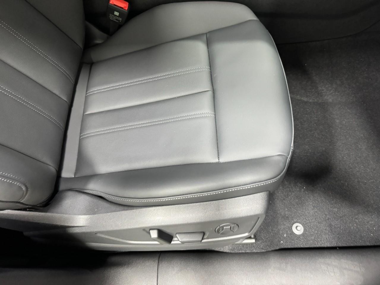 Audi Q5 Vehicle Full-screen Gallery Image 20