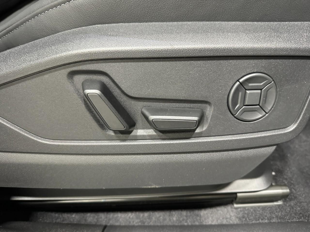 Audi Q5 Vehicle Full-screen Gallery Image 21