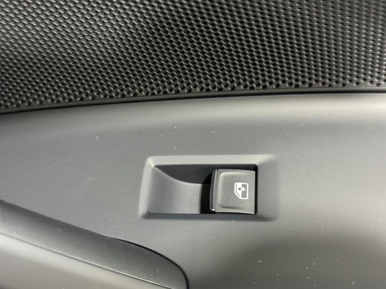 Audi Q5 Vehicle Full-screen Gallery Image 23