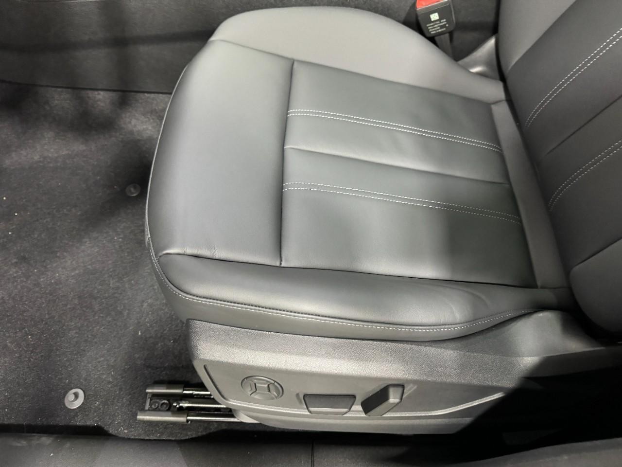 Audi Q5 Vehicle Full-screen Gallery Image 29