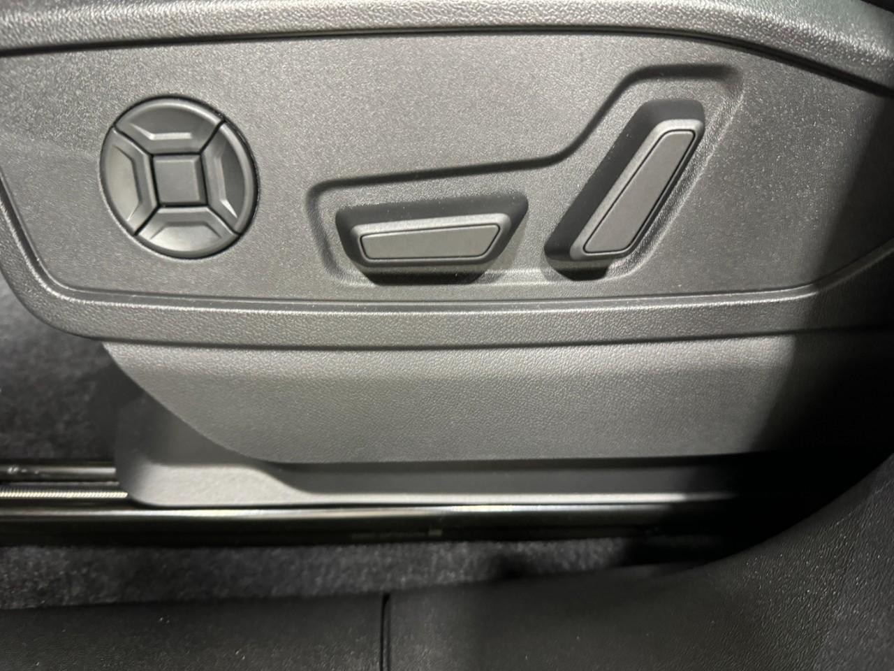 Audi Q5 Vehicle Full-screen Gallery Image 30