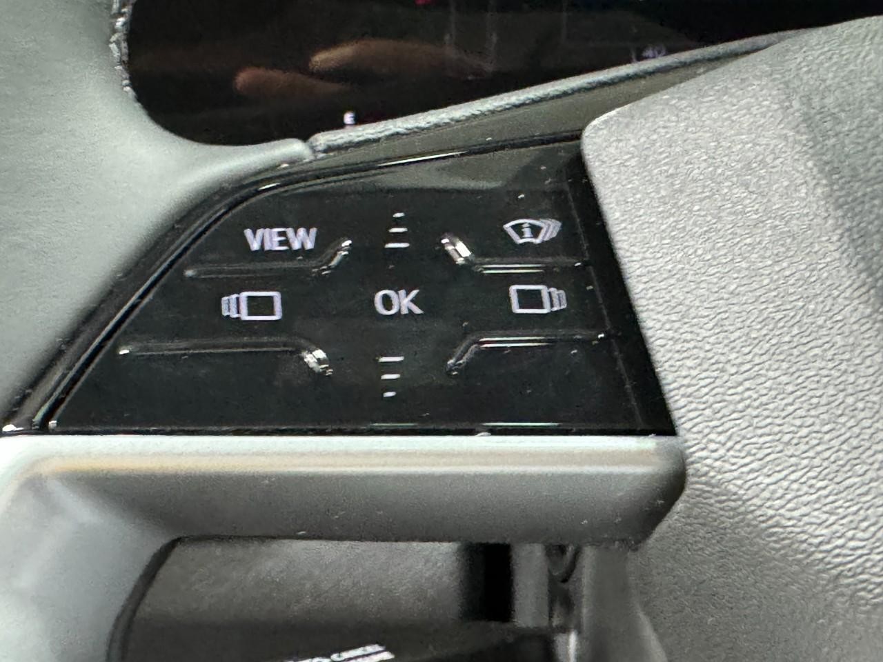 Audi Q5 Vehicle Full-screen Gallery Image 31