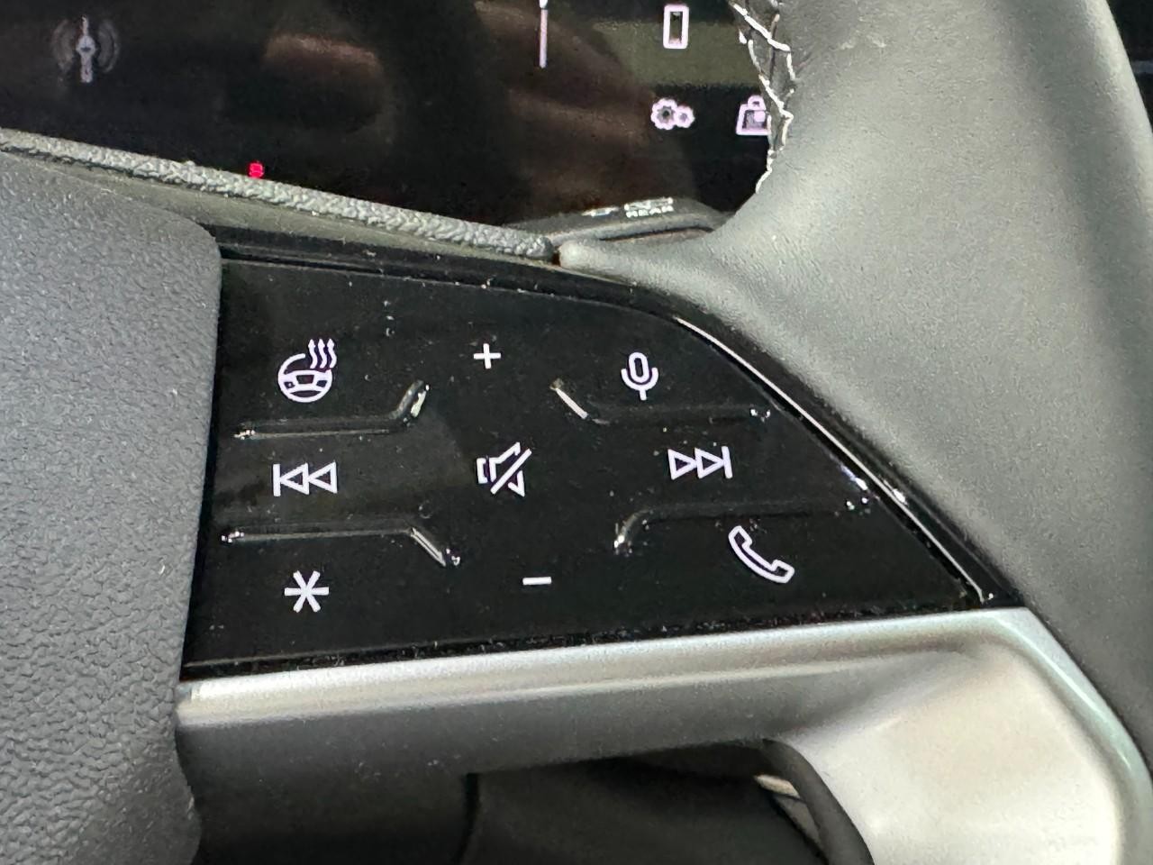 Audi Q5 Vehicle Full-screen Gallery Image 32