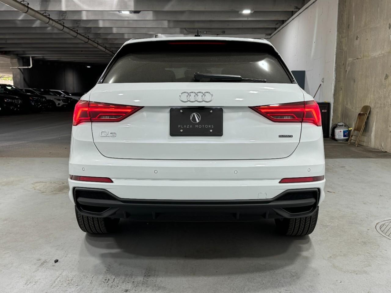 Audi Q3 Vehicle Full-screen Gallery Image 9