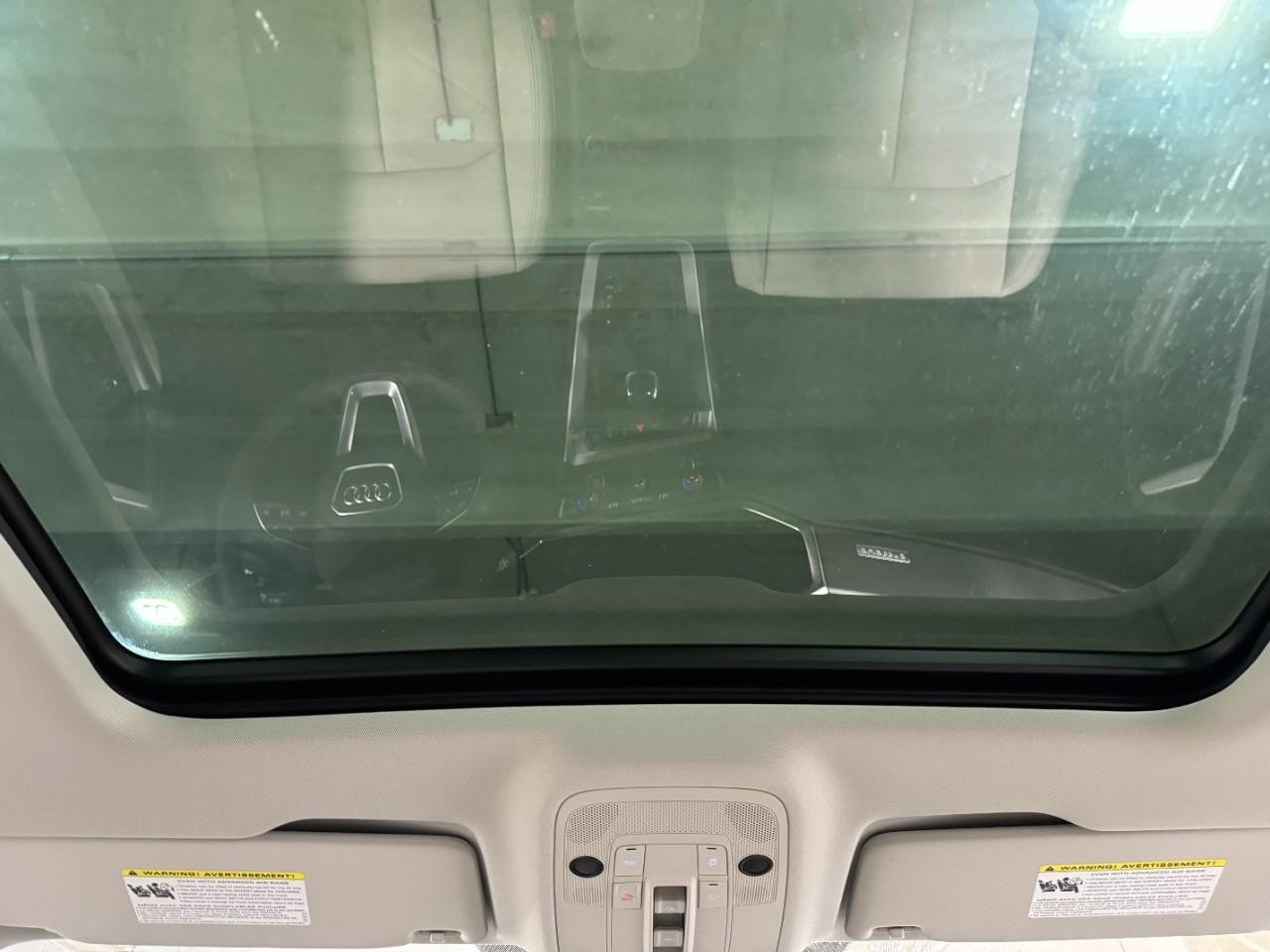 Audi Q3 Vehicle Full-screen Gallery Image 11