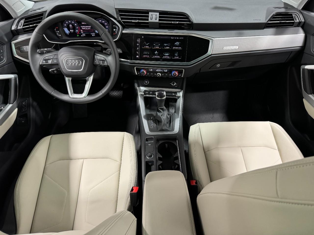 Audi Q3 Vehicle Full-screen Gallery Image 12