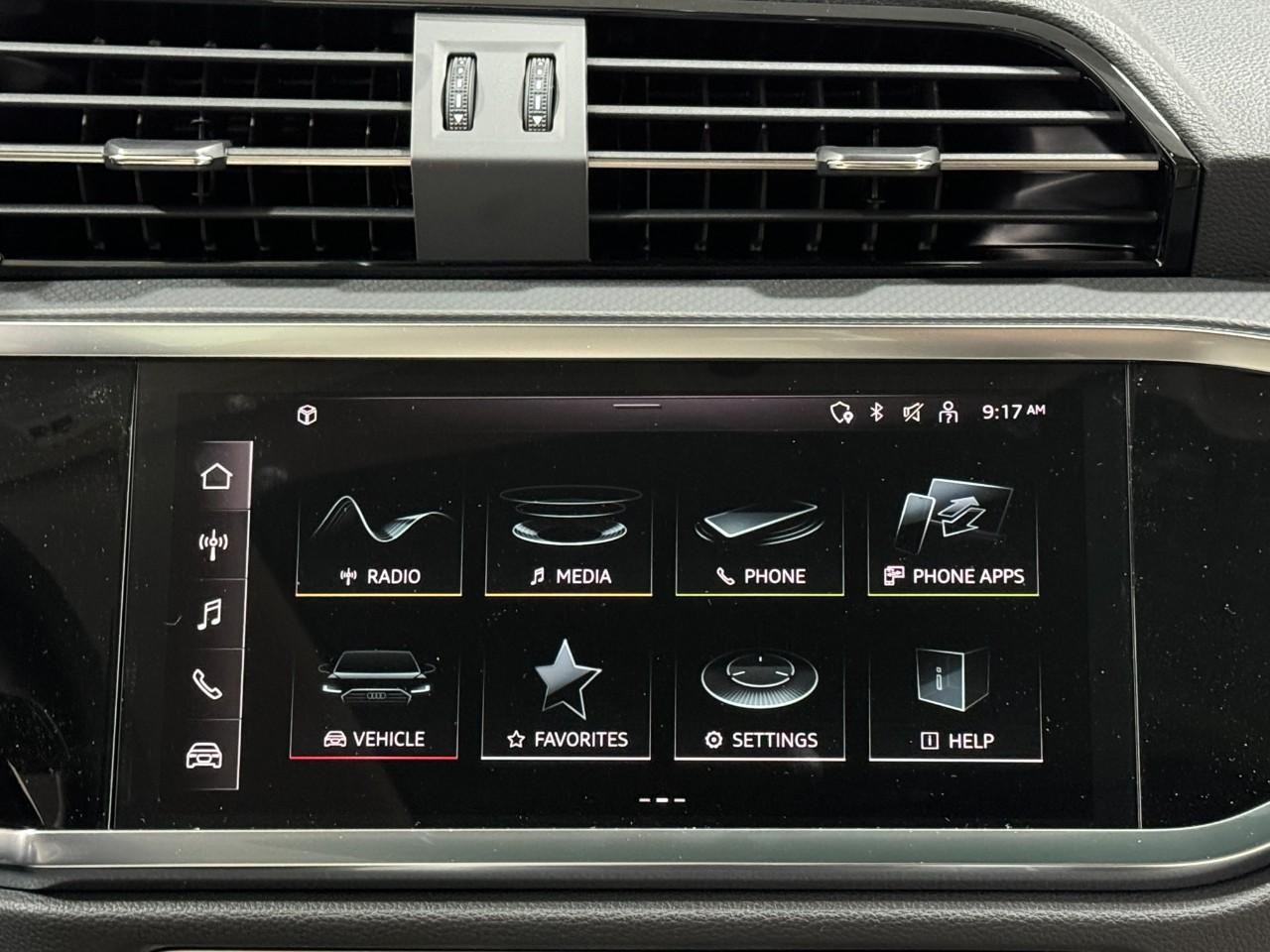 Audi Q3 Vehicle Full-screen Gallery Image 14