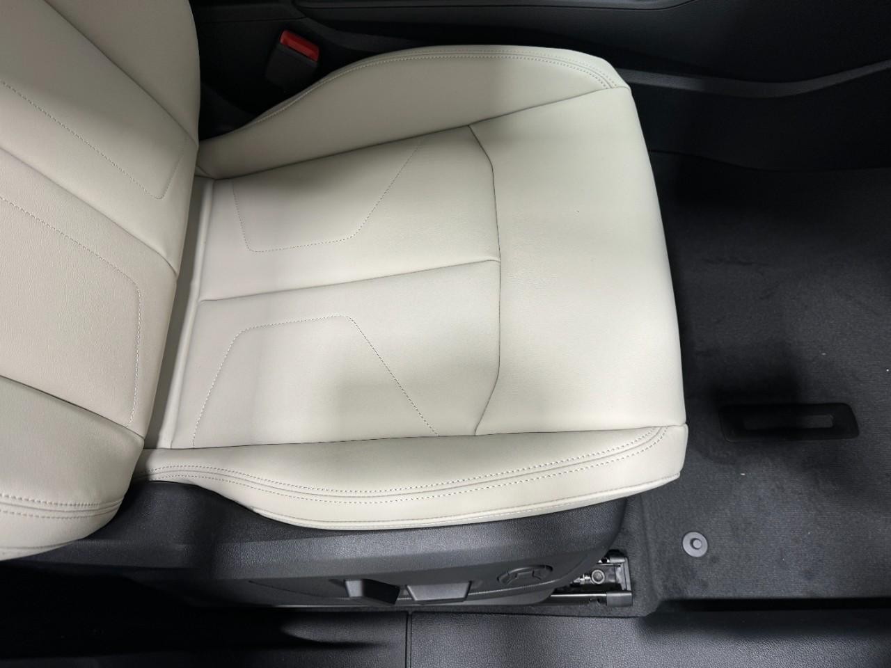 Audi Q3 Vehicle Full-screen Gallery Image 19