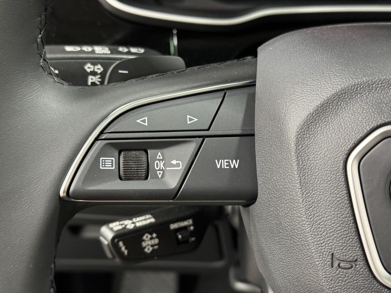 Audi Q3 Vehicle Full-screen Gallery Image 30