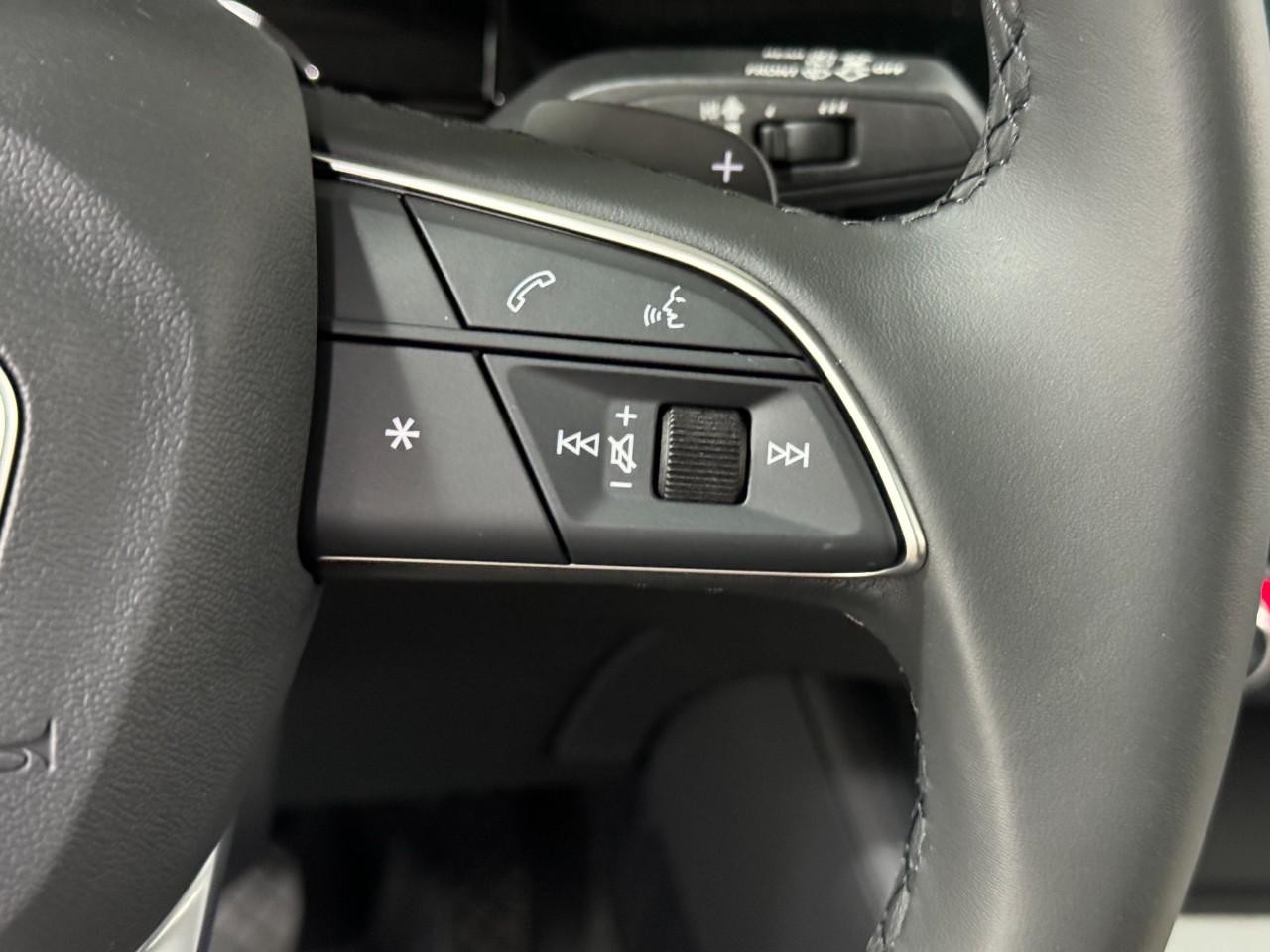 Audi Q3 Vehicle Full-screen Gallery Image 31