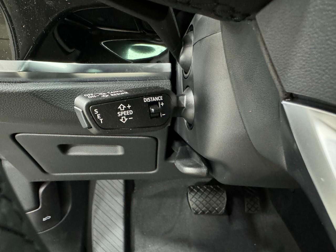 Audi Q3 Vehicle Full-screen Gallery Image 32