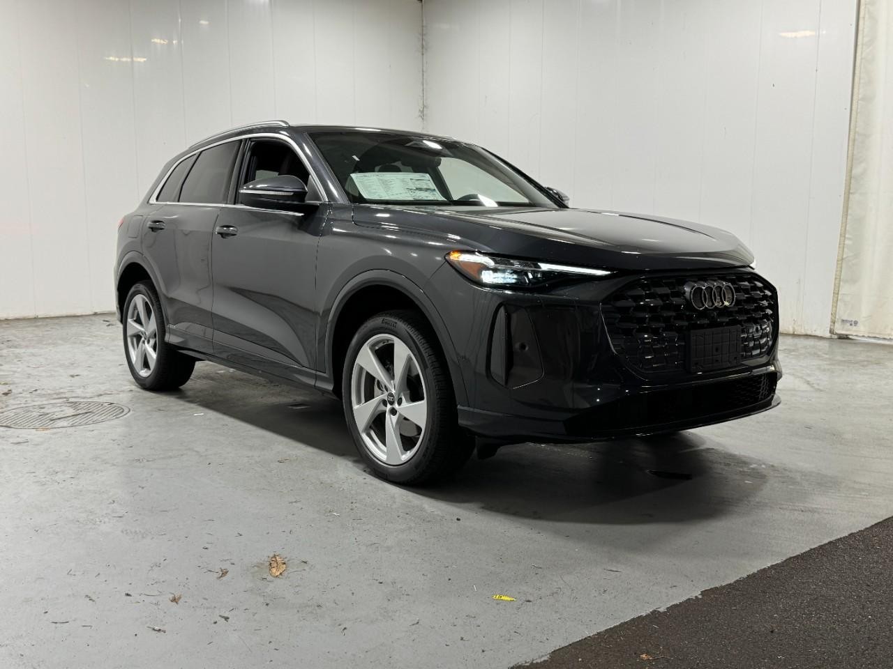 Audi Q5 Vehicle Full-screen Gallery Image 6