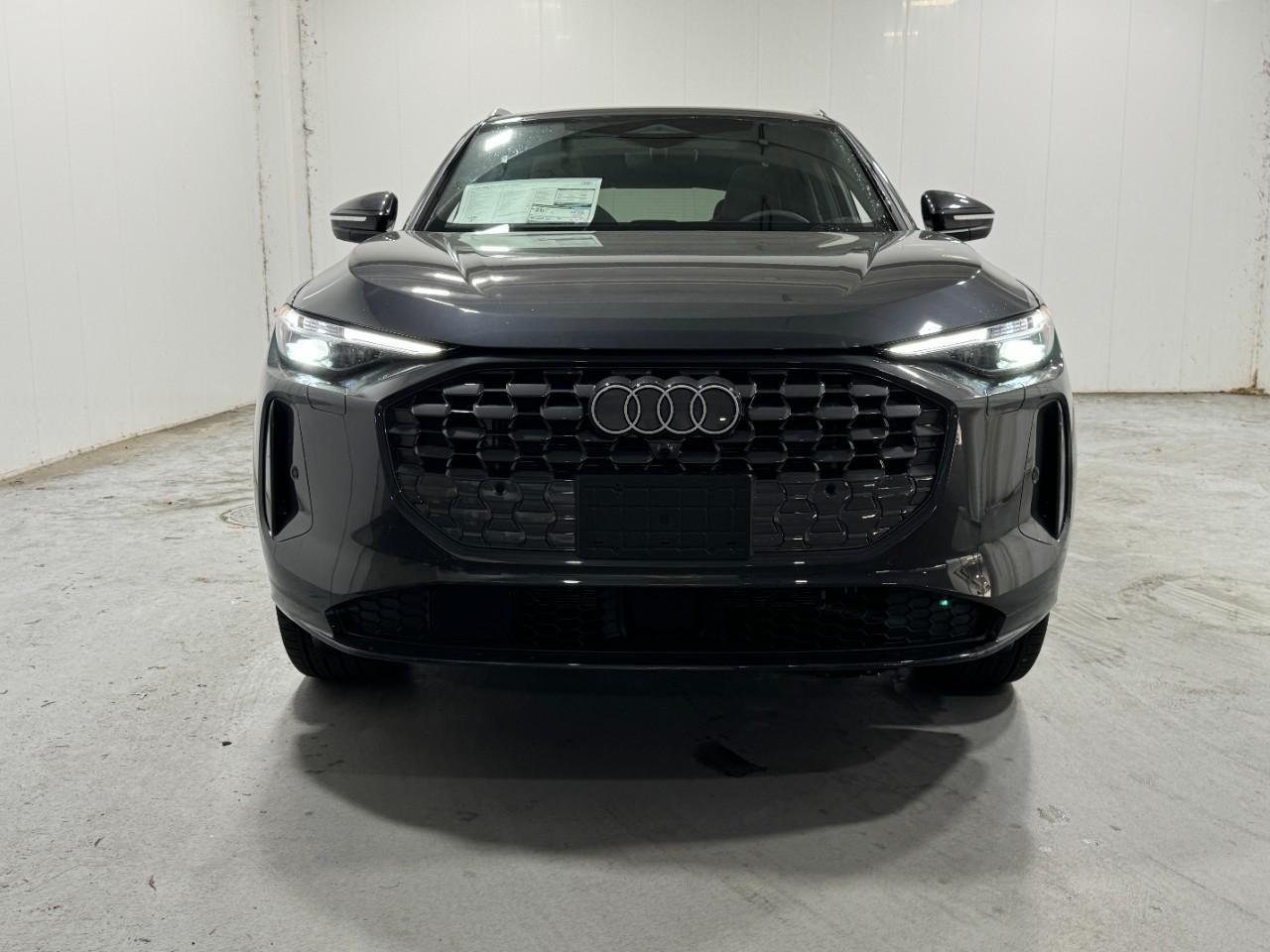 Audi Q5 Vehicle Full-screen Gallery Image 7