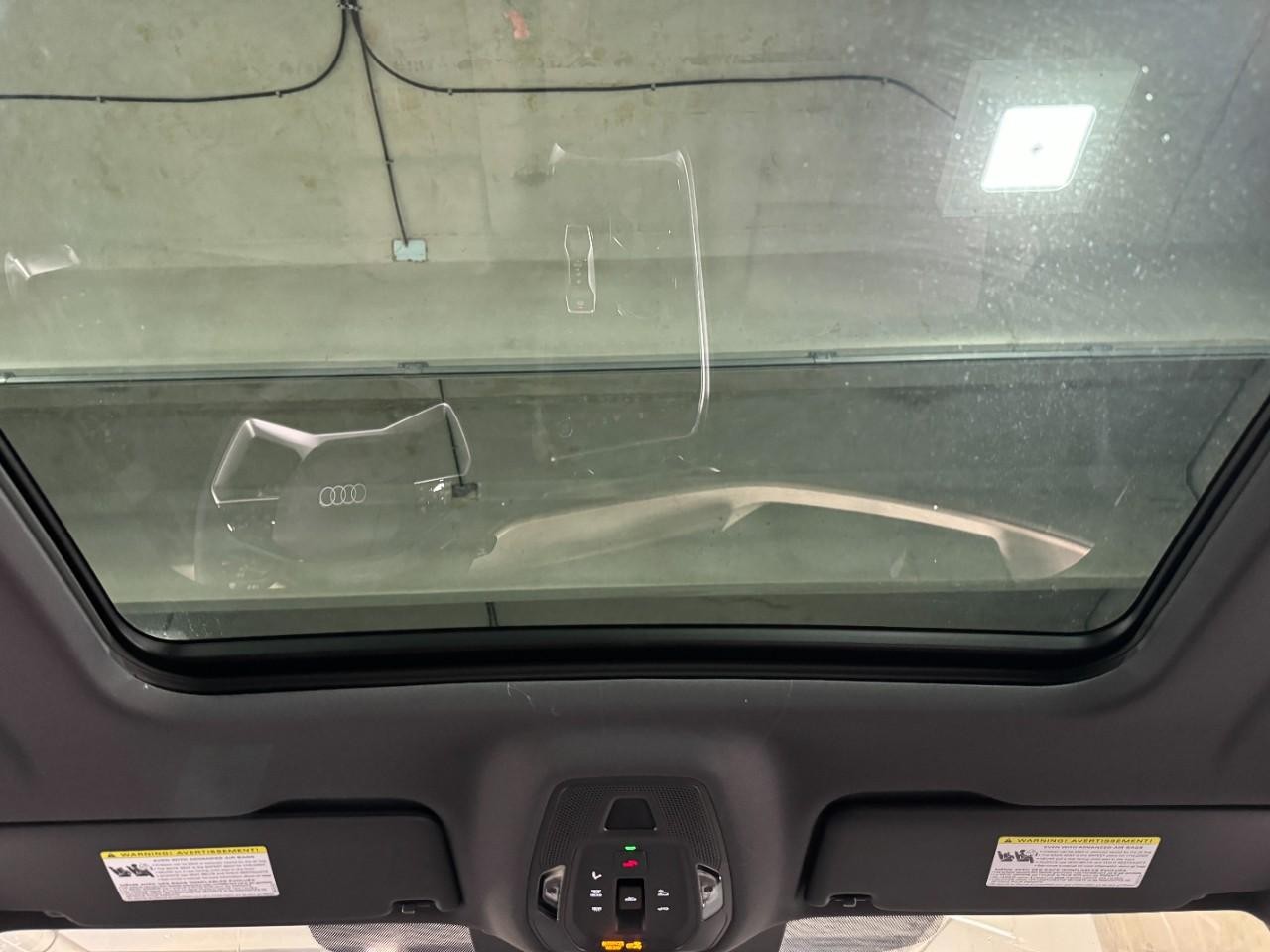 Audi Q5 Vehicle Full-screen Gallery Image 12