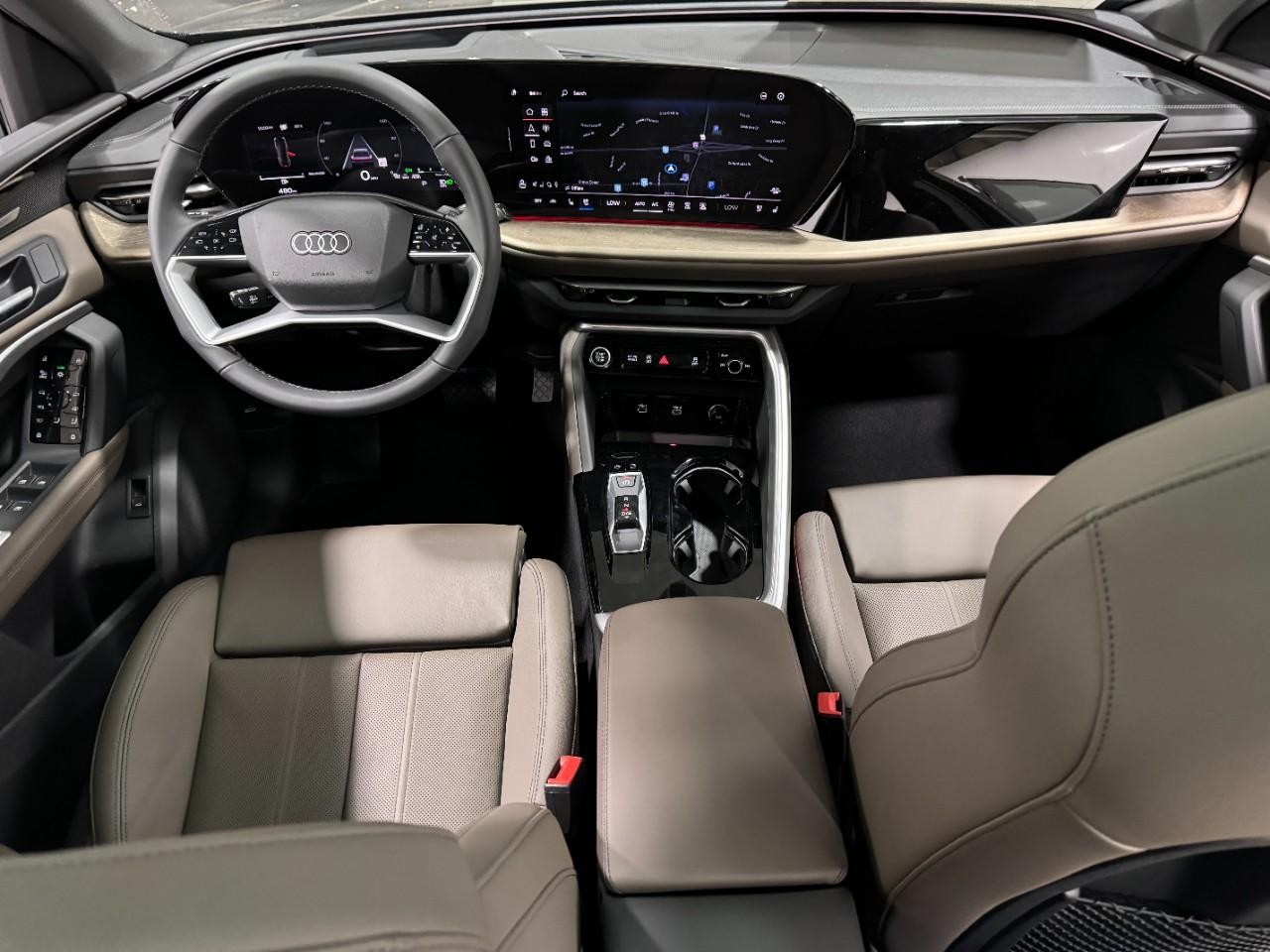 Audi Q5 Vehicle Full-screen Gallery Image 13